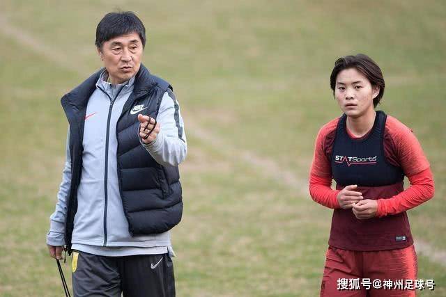 中国男篮在世界杯预选赛中大胜卡塔尔队