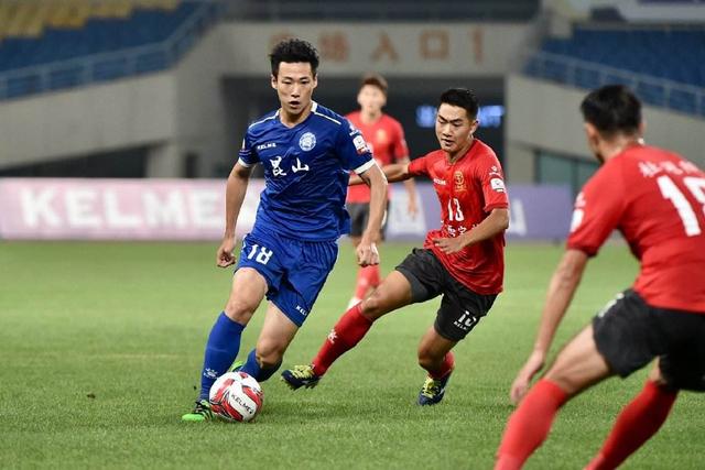 奥尼尔评论尼克斯夺冠：福克斯的失误助他们逃过一劫